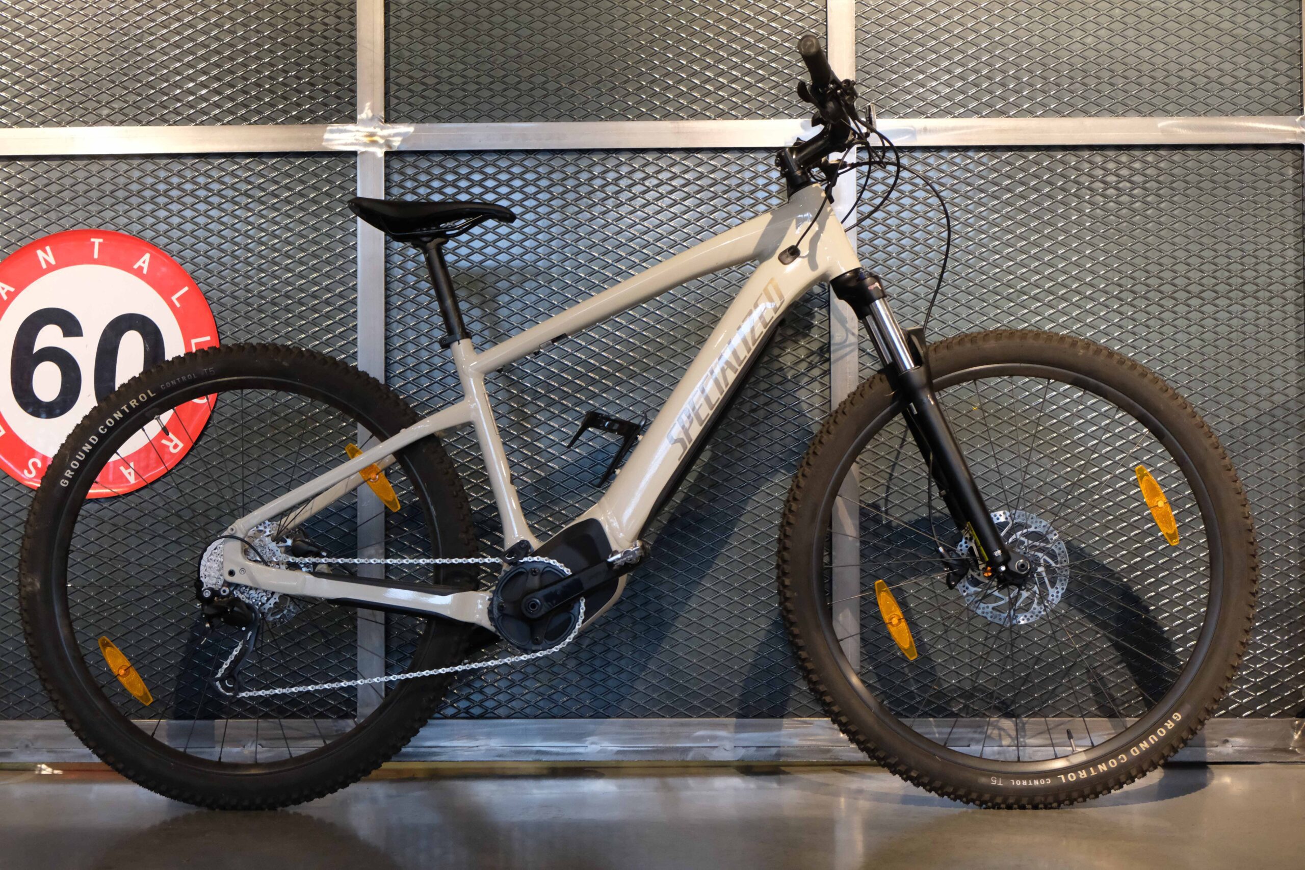 specialized-turbo-tero-3.0-ebike-trekking specialized-turbo-tero-3.0-ebike-trekking